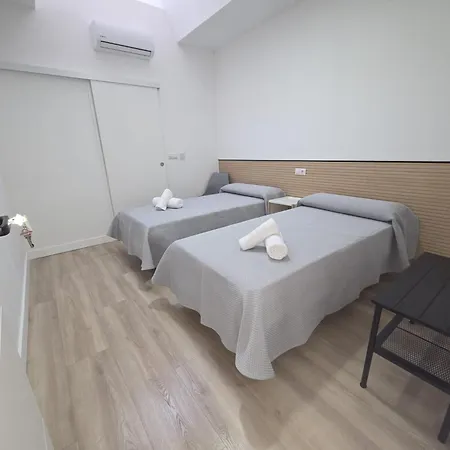 Hostal NV Palacio Congresos y AirPort-2